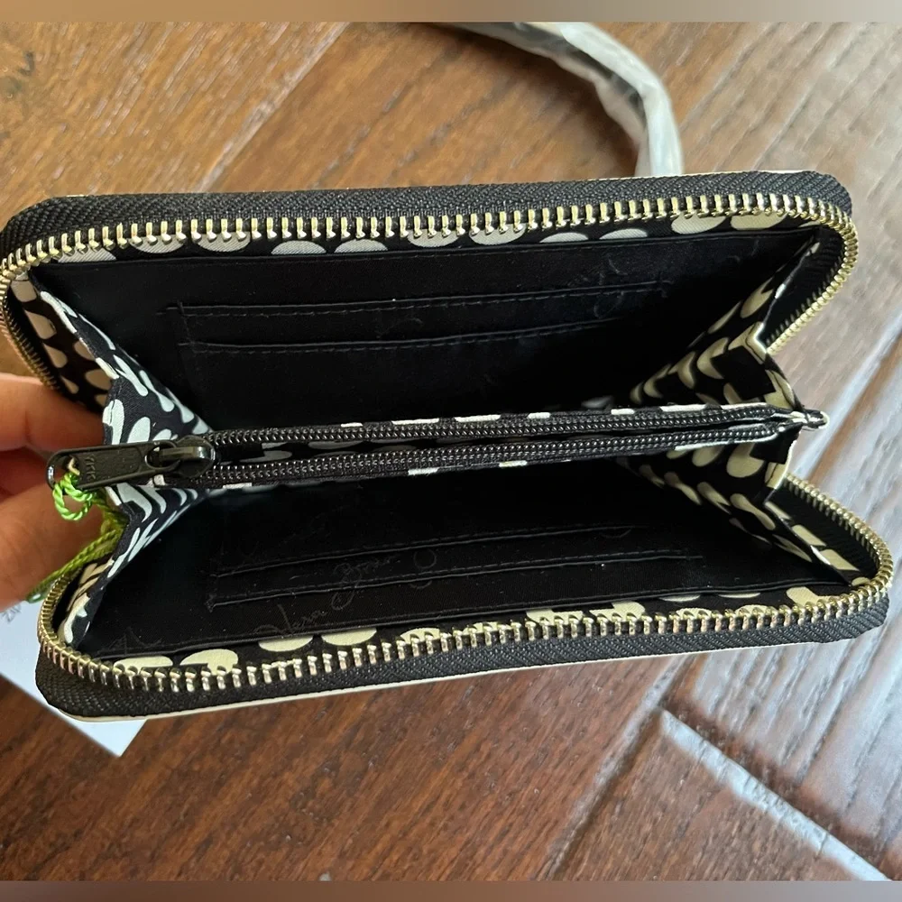 Vera Bradley Black Leather Zip Wallet Wristlet NWT RFID Essentials Travel Clutch - Picture 3 of 4